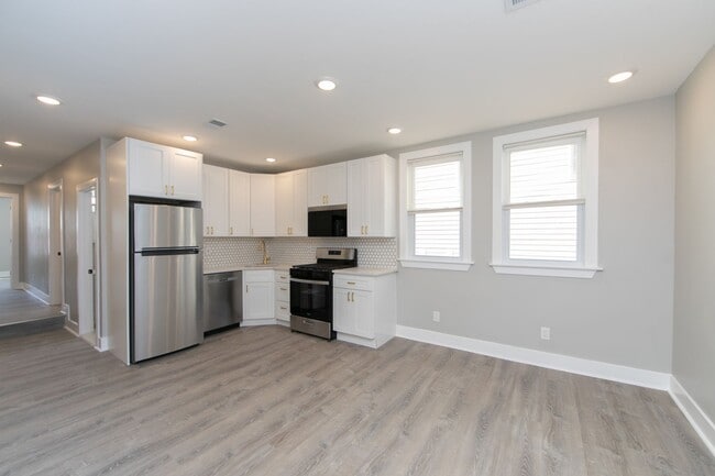Beautiful Gut Renovated 2 Bed/1 Bath 2nd F... - Beautiful Gut Renovated 2 Bed/1 Bath 2nd F... Apartment Unit 5