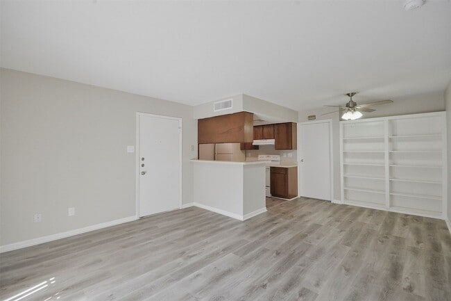 Photo - 12905 Woodforest Blvd Unit 607