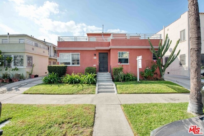 Photo - 413 1/2 N Gardner St