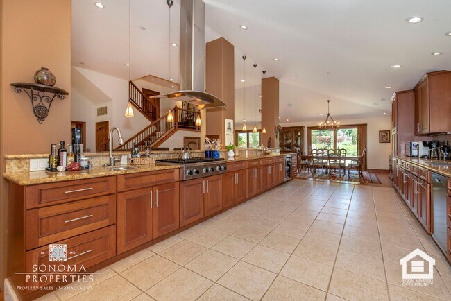 Photo - Stunning 4 Bedroom / 2 Bathroom Home Surrounded by Vineyards & Breathtaking Views