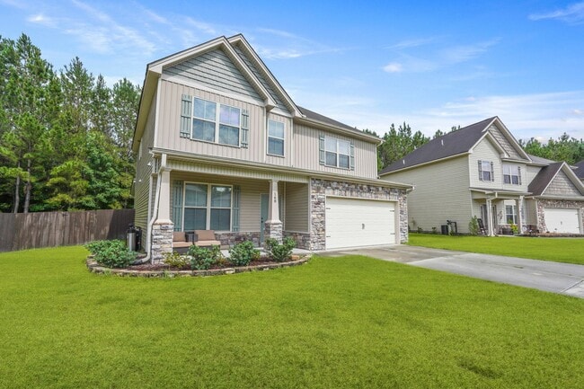 Photo - Spacious 4 Bedroom Home With Plenty of Space to Enjoy and Resort-style Amenities in Belmont Glen