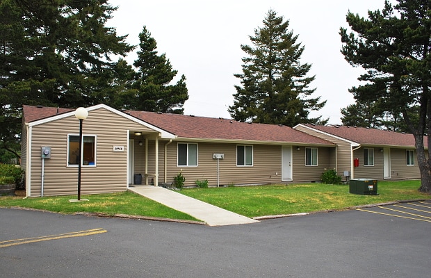 The Pines Apartments - The Pines Apartments