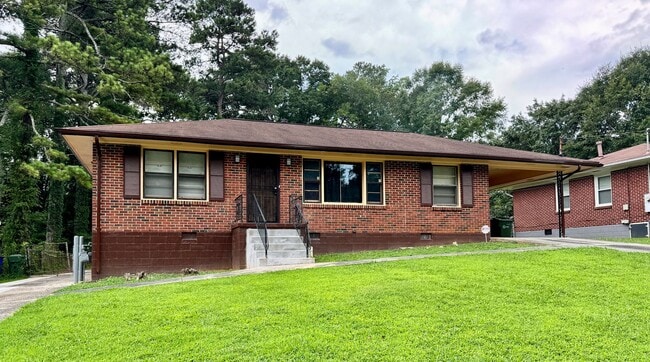 Updated 3 Bedroom Ranch with Huge Yard! - Updated 3 Bedroom Ranch with Huge Yard! House