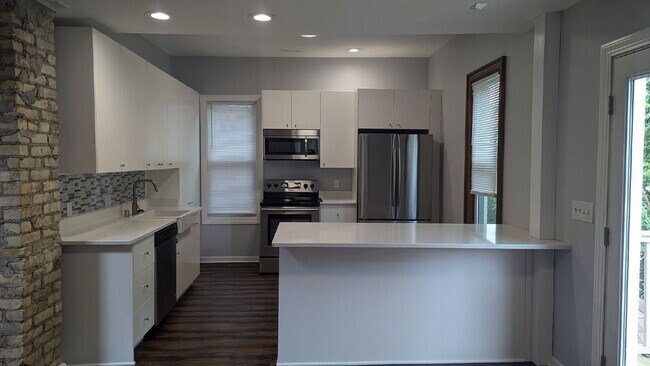 Building Photo - 1908 E Webster Pl Rental