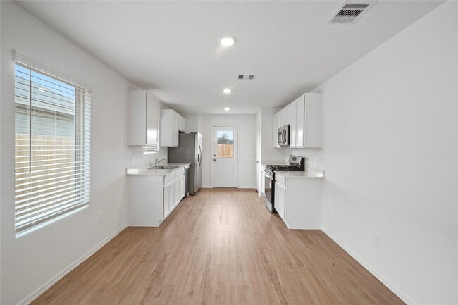 Photo - 1440 Las Cuevas Dr