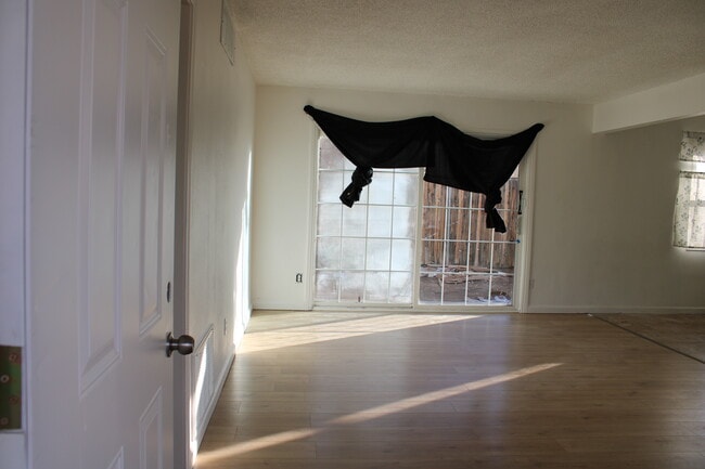 Photo - 144 E Avenue Q