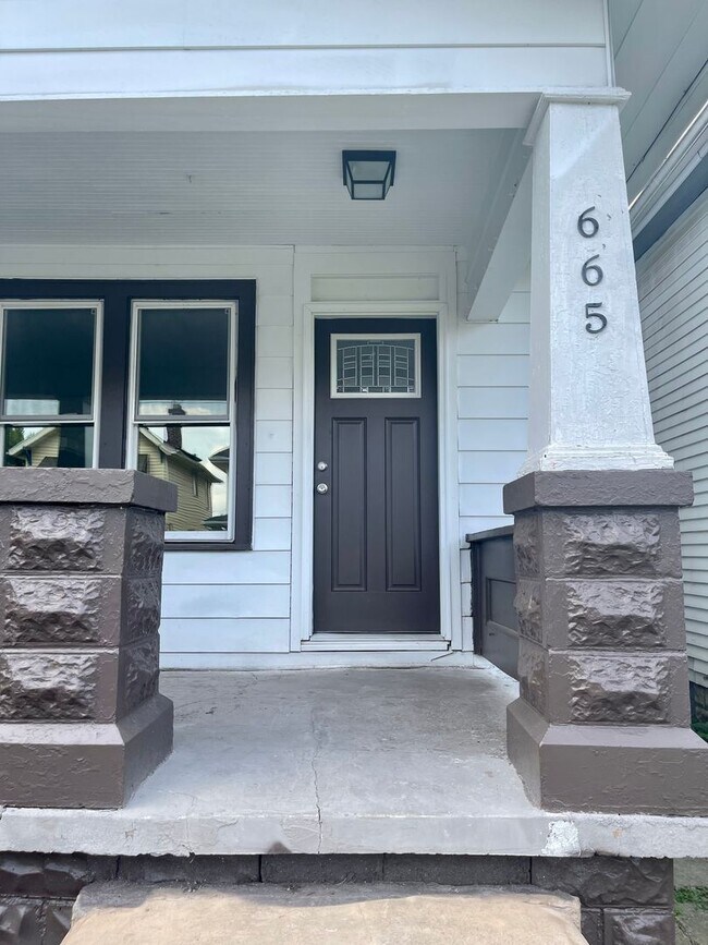 Photo - 665-667-667 Siebert St Unit 667