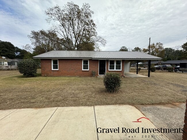 Building Photo - Beautifully Remodeled 3-Bedroom, 1-Bathroom House with Fenced Backyard