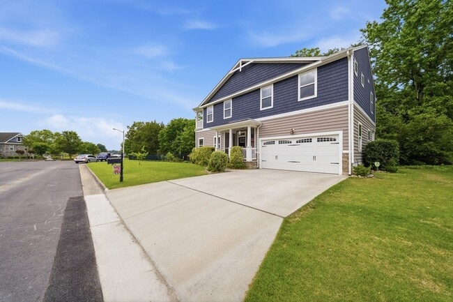 Photo - 431 Shorewood Pl