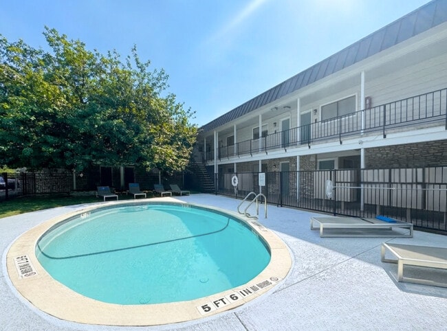 Building Photo - District 53