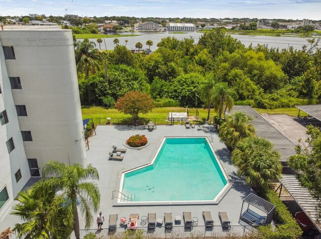 Lakeshore Club