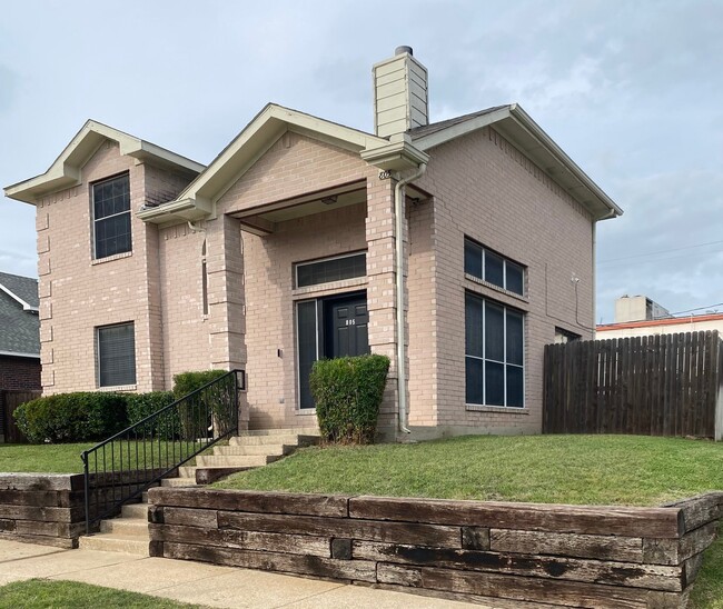 Photo - 805 Greenridge Dr