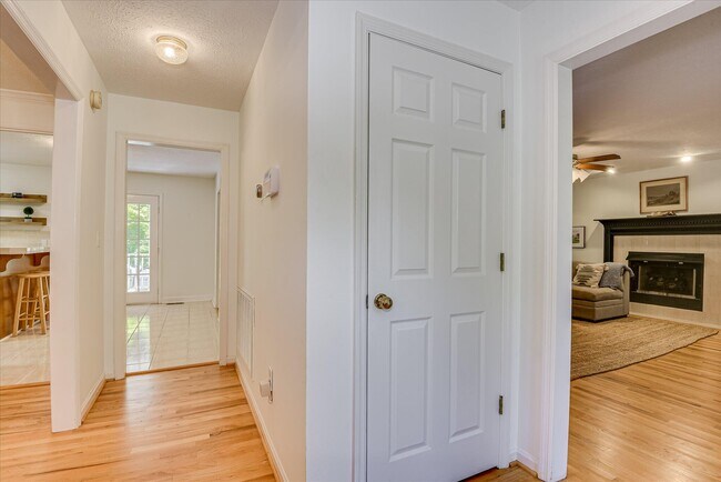 869 Hickory Ridge Rd