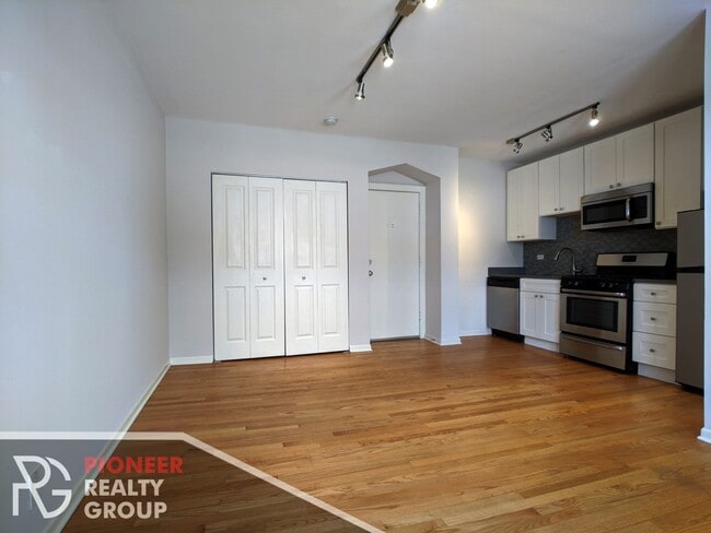 Photo - 2832 W Palmer St Unidad 310