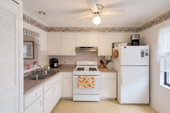 Photo - 1428 Arrowhead Cir W