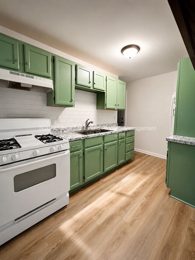Photo - 8400 Greenwood Rd