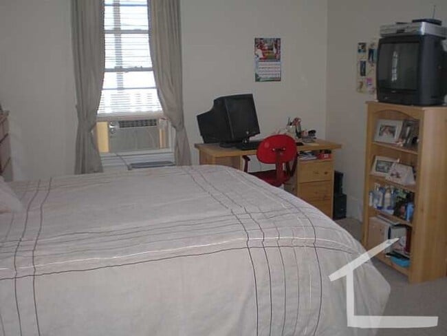 Photo - 9/1 No Fee! Charming 3BR near Brighton Ctr, Oak Sq, parking inc!