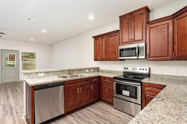 Photo - 910 Shady Ln