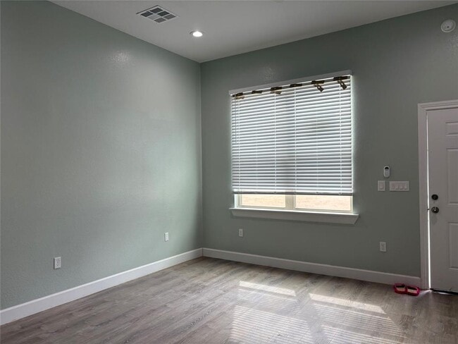 Photo - 120 Boxwoods Ln