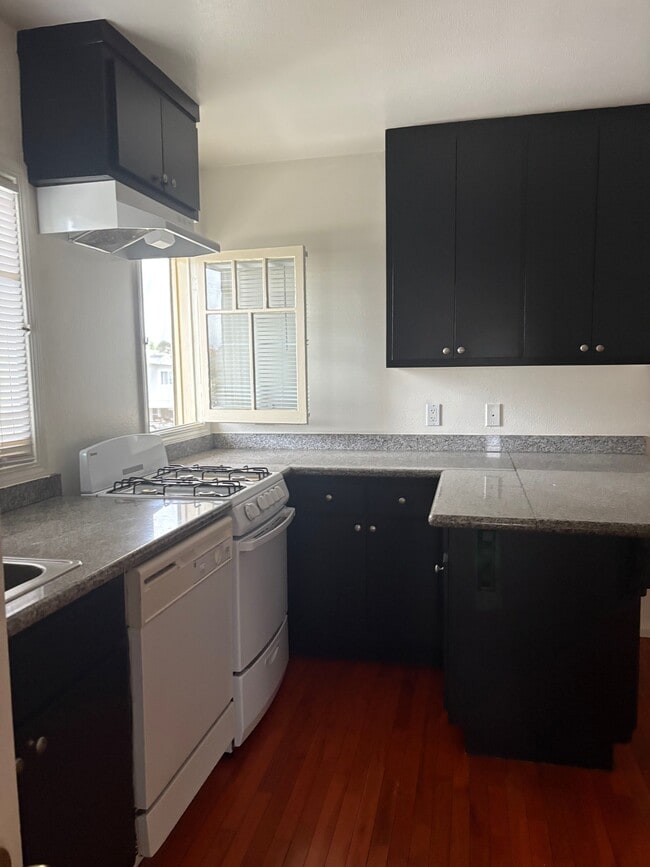 Kitchen - 1529 5th Ave Unit C