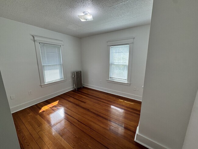 134-136-136 Woodlawn St Unit 2