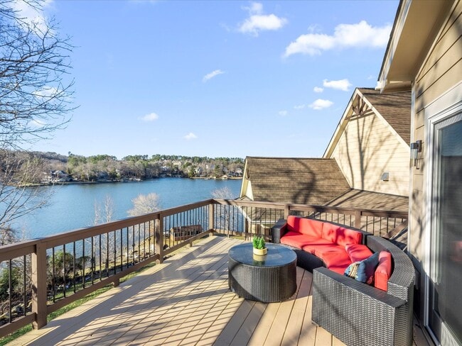 Building Photo - Studio Apt with waterviews on Lake Wylie! Unit 1