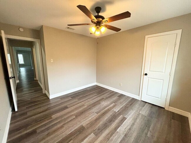 Photo - 8229 Pearl St