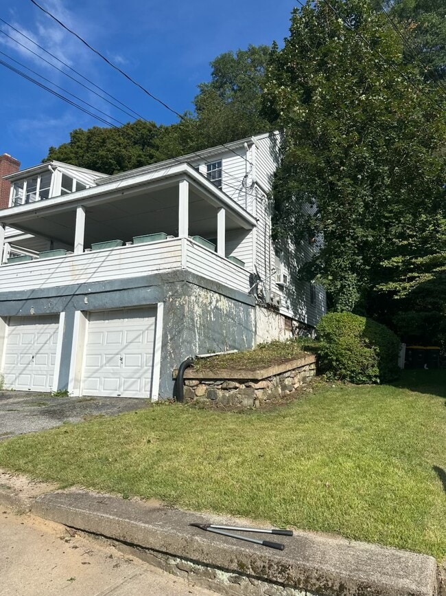 1 car garage - 160 Hodge Ave Unit 1