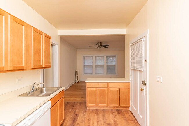 Photo - 739 Hinman Ave Unit 2E