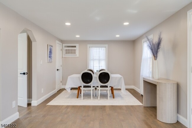 Photo - 21 Lombardy Pl