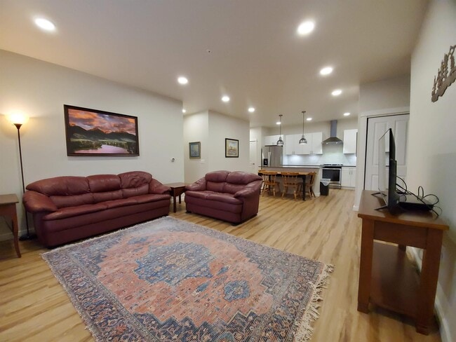 Photo - 2222B Willow Dr