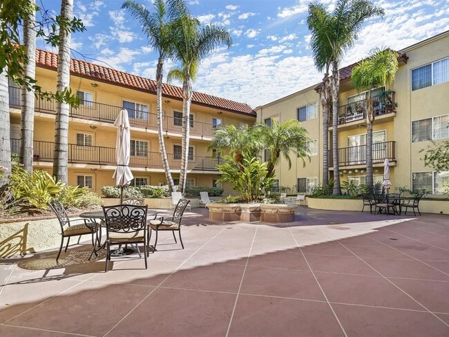 Building Photo - 360 Hollywood Way Rental