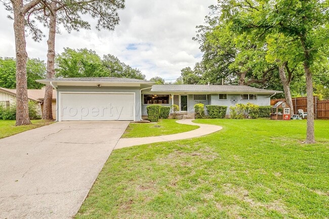 1813 Thomas Pl