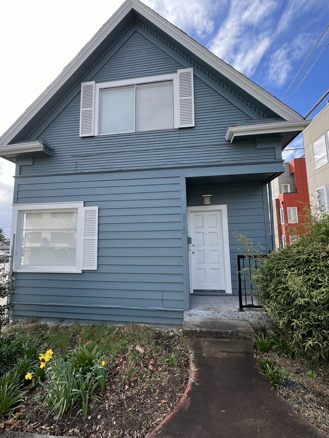 Building Photo - 815 N 42nd St Rental