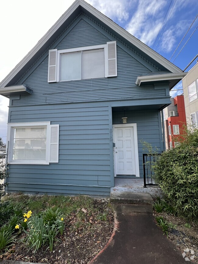 Building Photo - 815 N 42nd St Rental