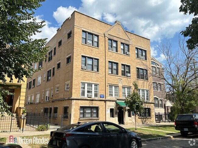 Building Photo - 820 W Waveland Ave Unit M02B Rental