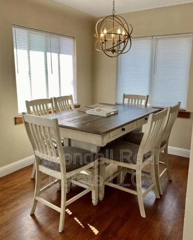 Photo - 2391 Jamaica St