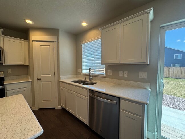 Photo - Updated 4 Bedroom in The Sands
