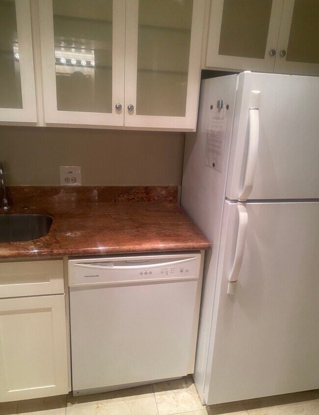 Building Photo - 2016 Main St Unit 1708