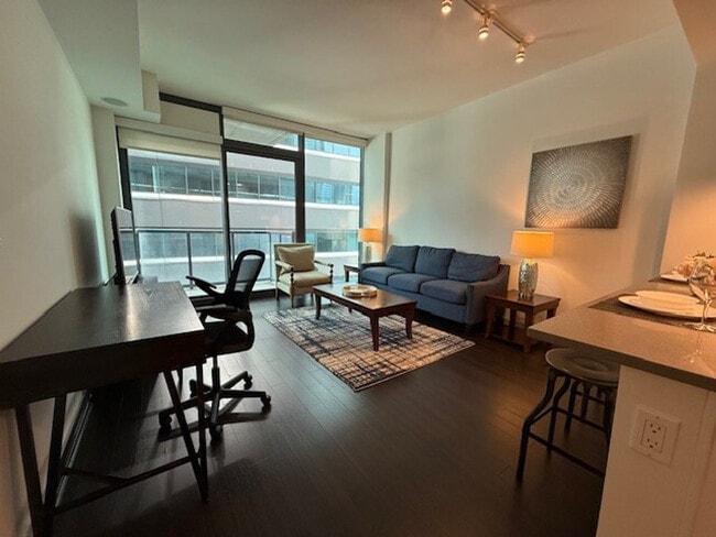 Building Photo - 3380 Peachtree Rd NE Unit ID1325108P