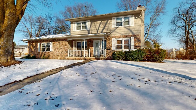 AVAILABLE NOW! Beautiful Home in North Ame... - AVAILABLE NOW! Beautiful Home in North Ame...