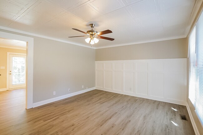 Photo - 2044 Dinsmore Rd