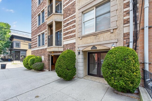 Building Photo - 531-533-533 Jefferson St Unit #6