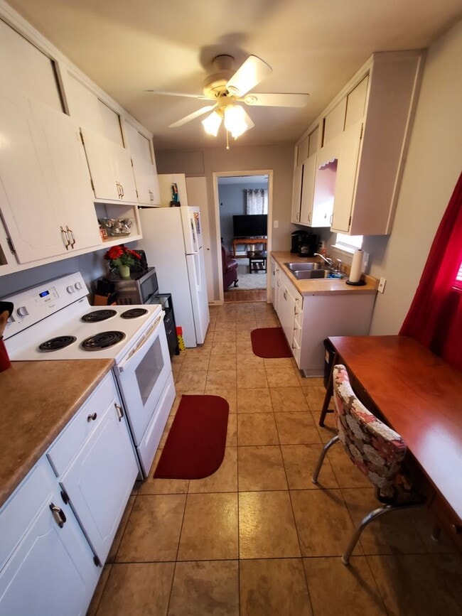 Photo - Immaculate 3BR home near parks and trails, eateries and quick highway access