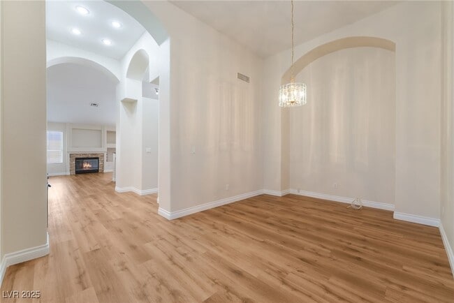 Building Photo - 8250 Fox Tail Way