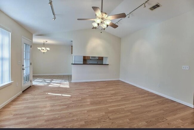 Photo - 6811 Donerail Trail