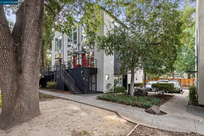 Photo - 6 Iron Horse Ln