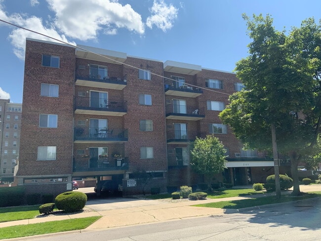 Building Photo - 205 W Miner St Unit 106