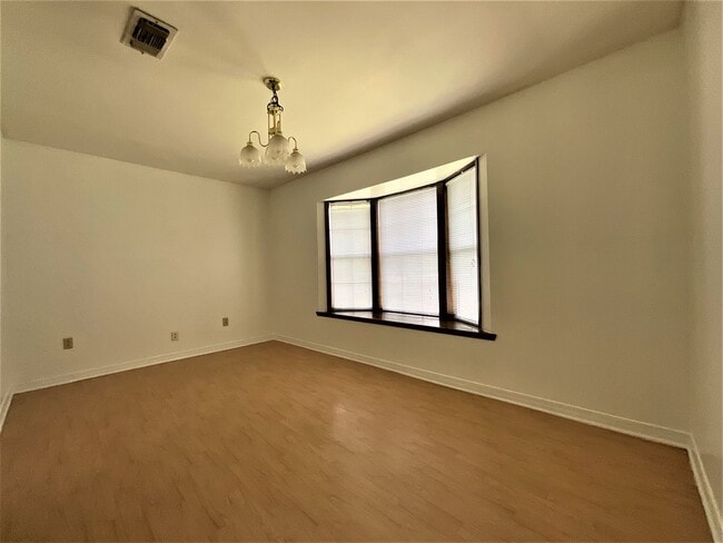 Photo - 1692 Stacy St