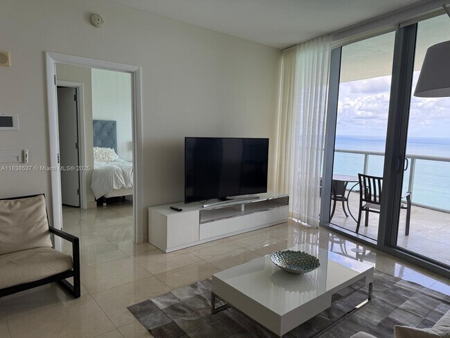 Photo - 17121 Collins Ave Unidad 3506